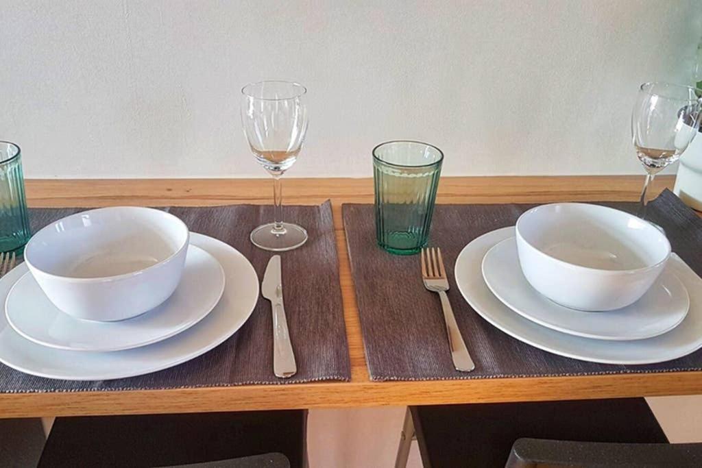 Modern Studio Apartment Near Town Centre 풀 외부 사진